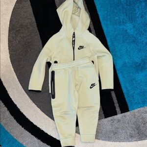 Nike Kids' Light green.